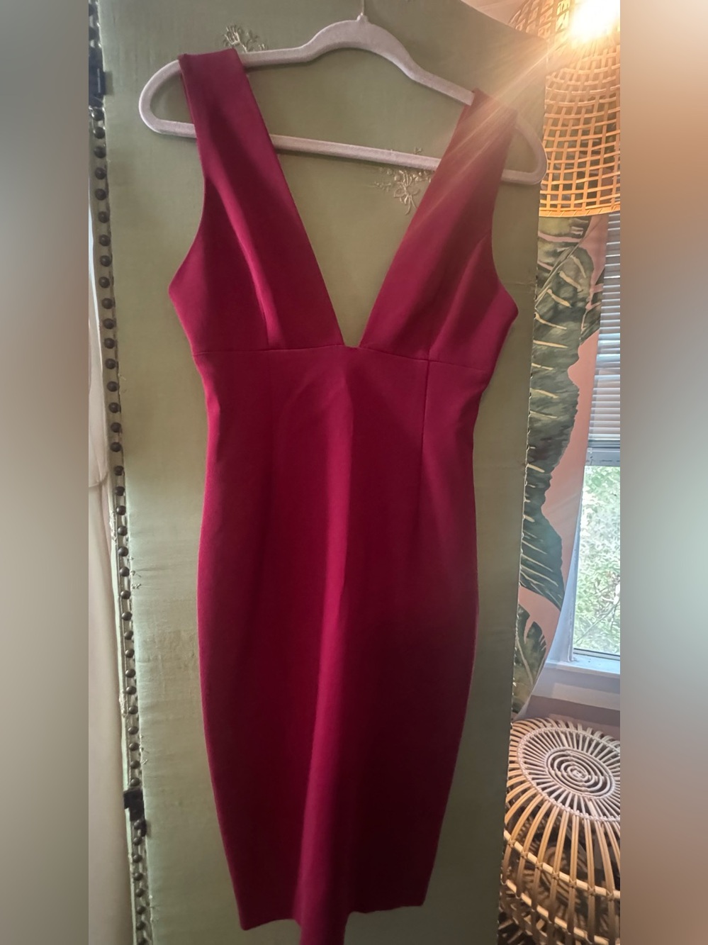 Alice + Olivia Fitted Wine-Red V-Neck Midi Dress